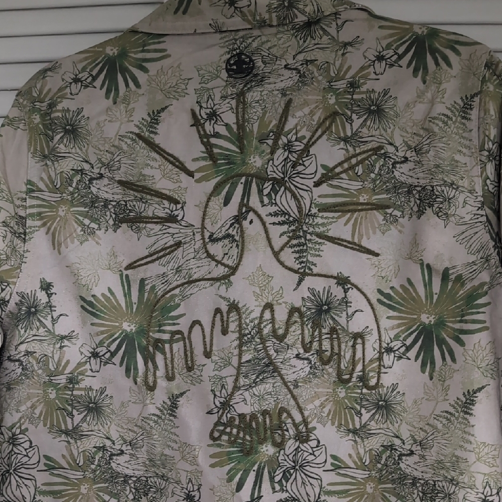 Levi's Nature Print Shirt with Green and Brown Accents - Picture 10 of 10